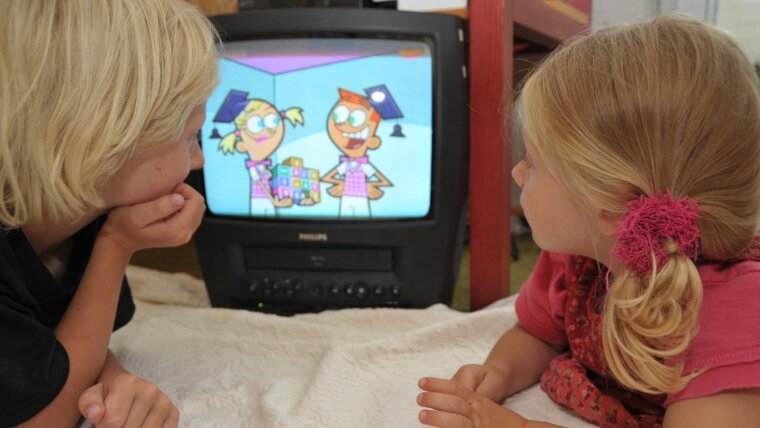 Kinder beim Fernsehen